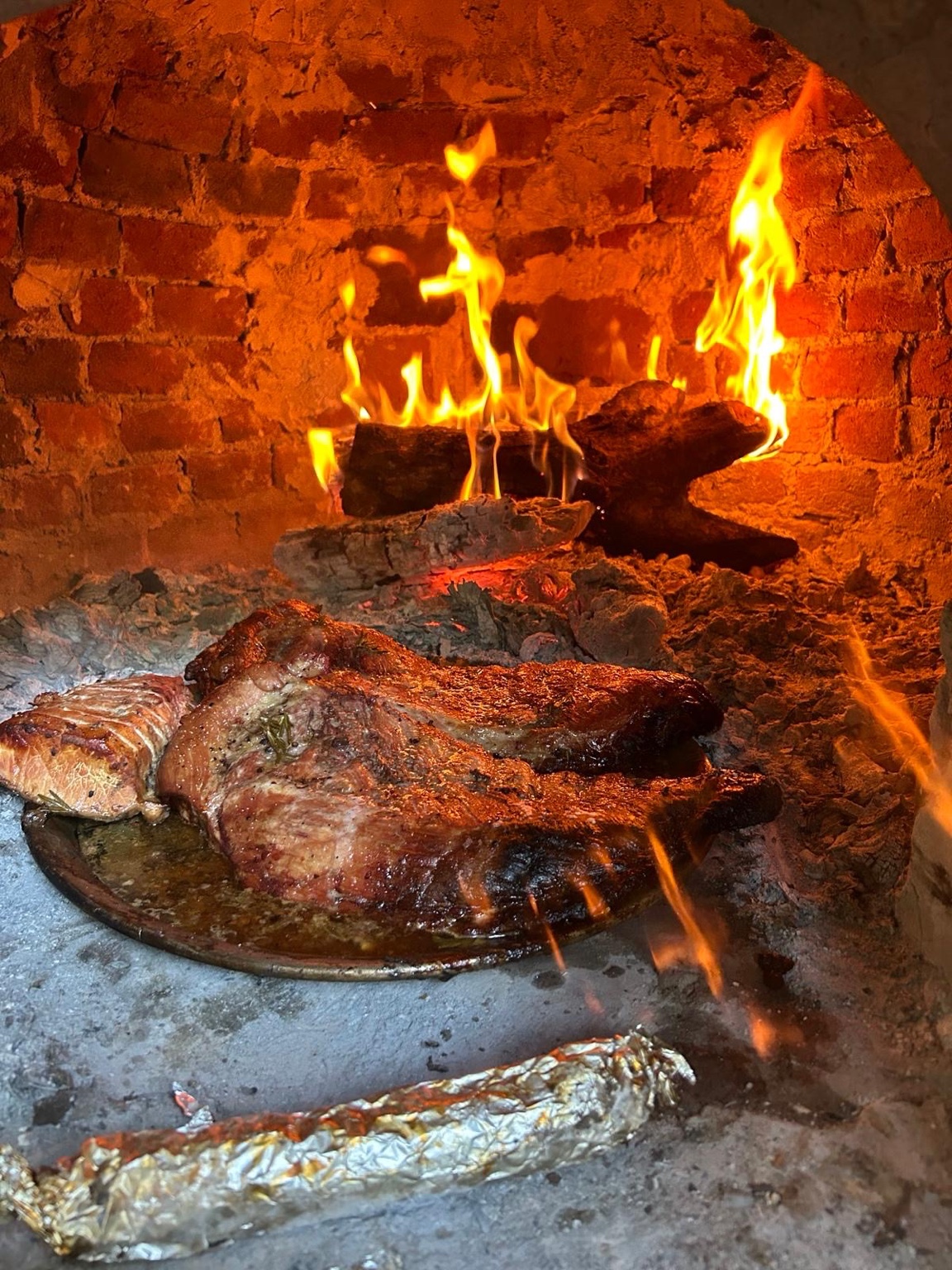 Horno artesanal con alimentos